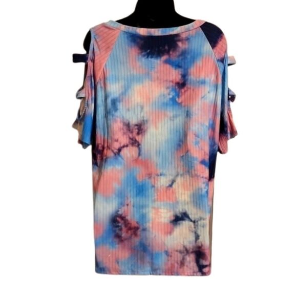 NWT Cold shoulder top - Picture 3 of 3